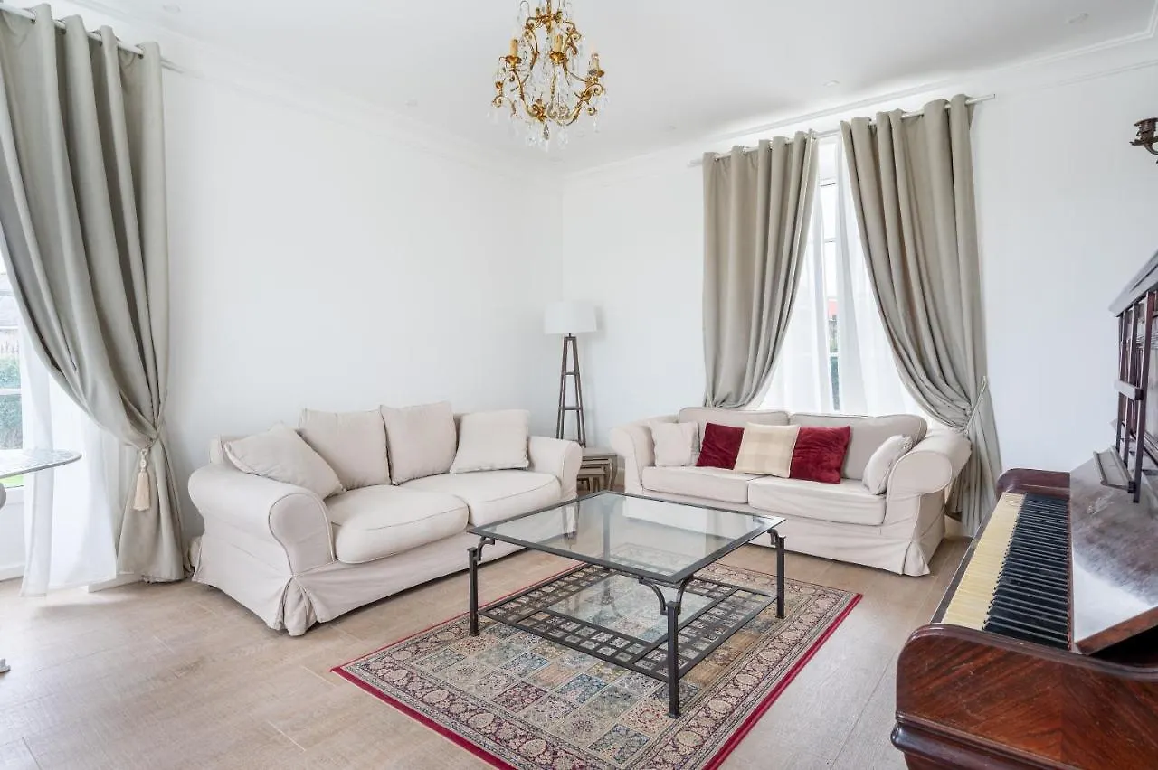 Domaine Les Jardins Darsene Bed & Breakfast Tinteniac 0*,  France